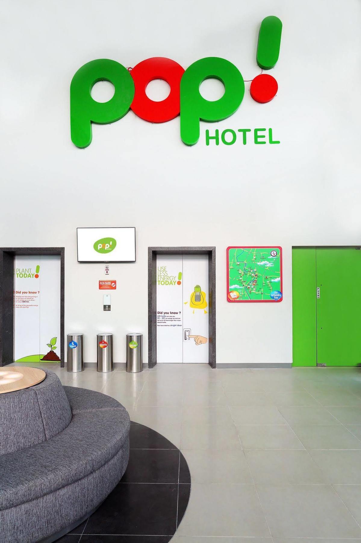 Pop! Hotel Gubeng Surabaia Exterior foto